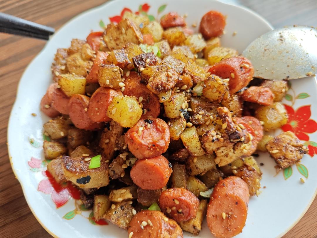 香辣孜然土豆火腿肠～秒杀烧烤店！！