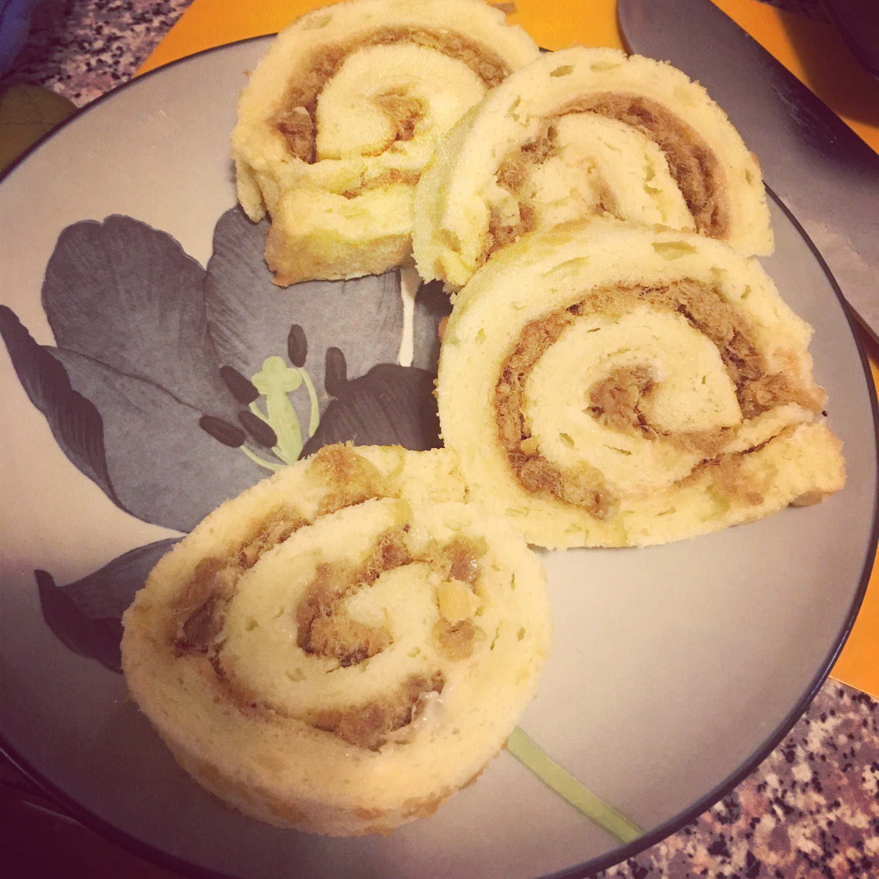肉松戚风蛋糕卷