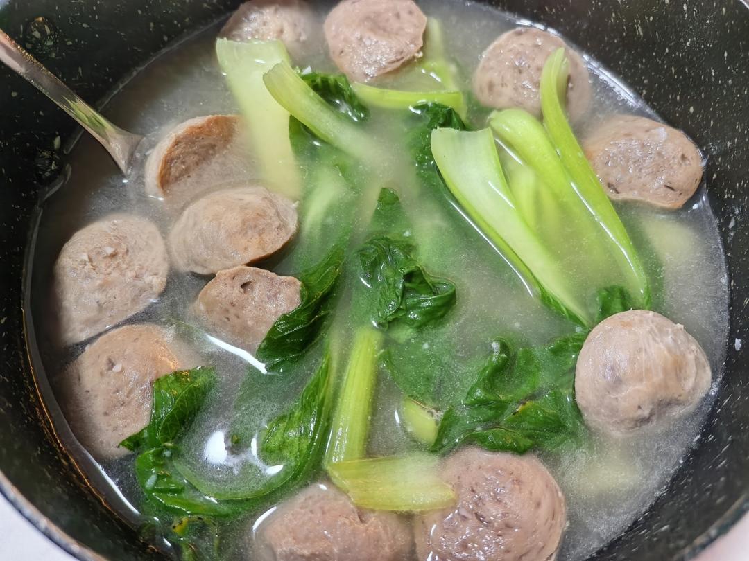 鲜掉眉毛的青菜牛肉丸汤