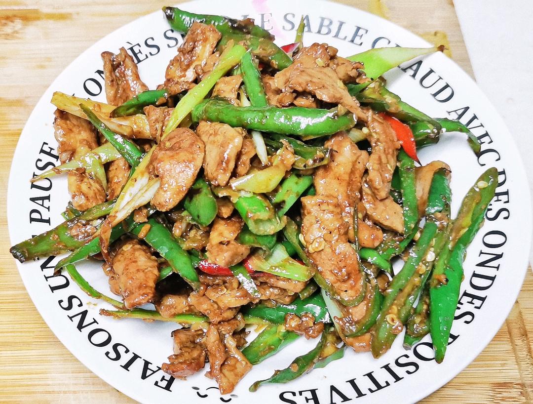 厨师长教你：“小炒肉”的家常做法，家常味很浓郁，先收藏起来