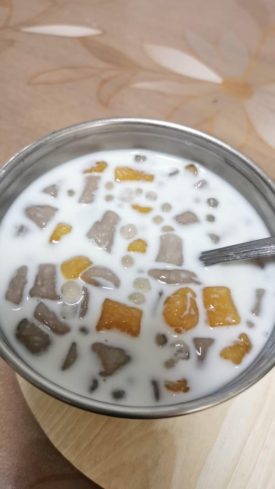 甜品——南瓜芋圆西米露的做法