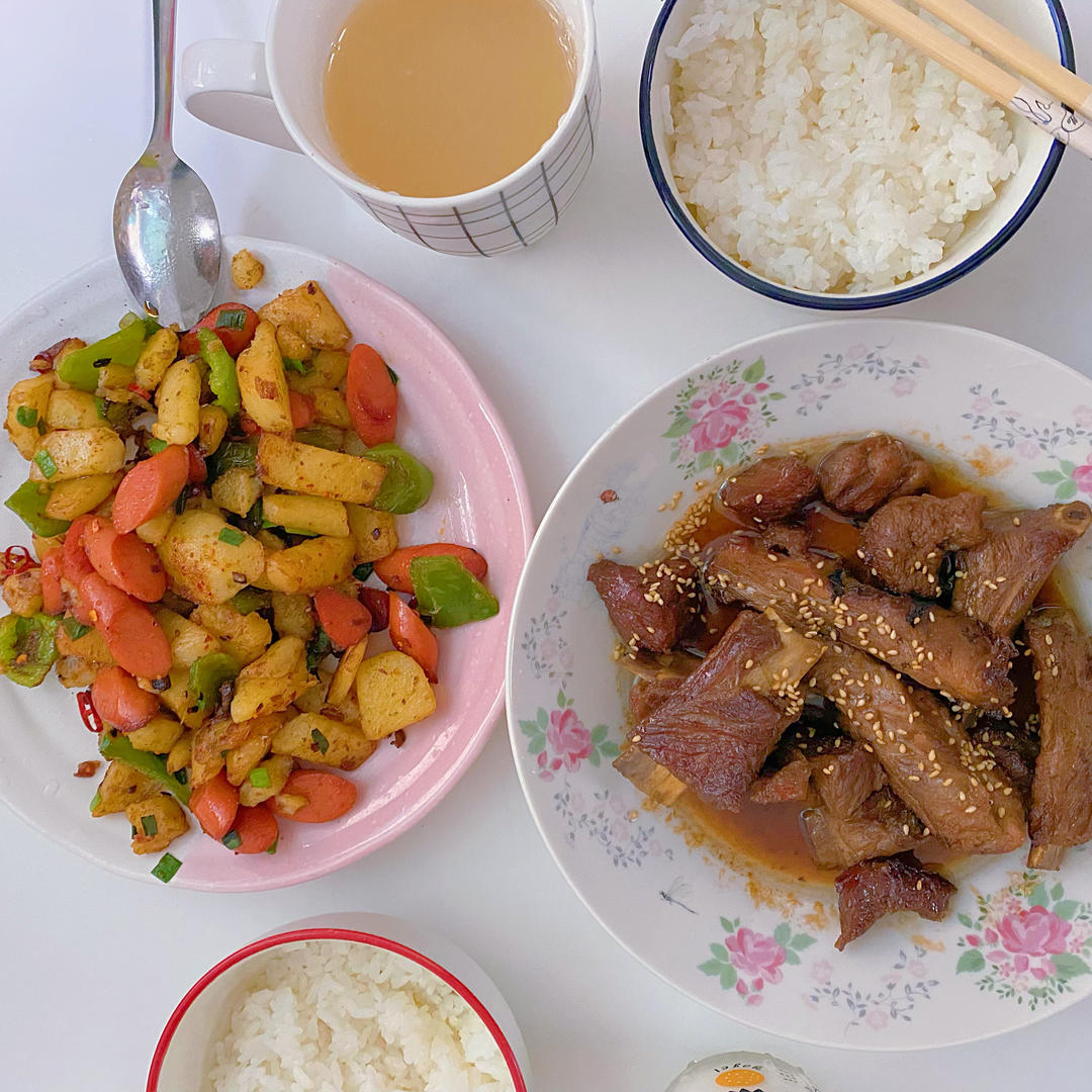 秒杀路边摊的孜然火腿土豆丁，闻着馋吃着香，米饭都要遭殃