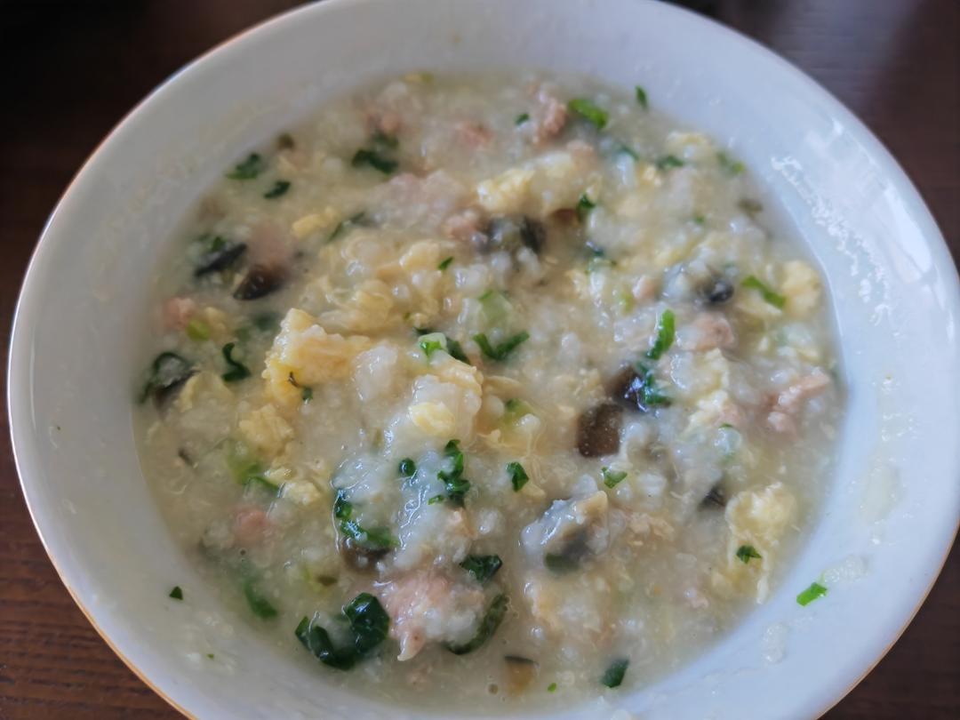 妈妈👩教我做的皮蛋瘦肉粥🥣简单快捷美味😋