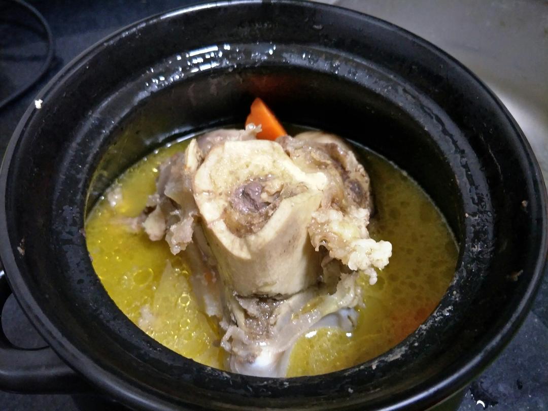 追风筝的阿密尔做的香浓牛骨汤