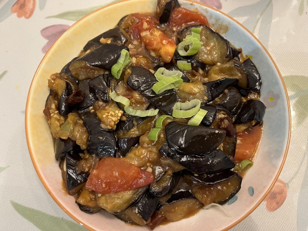 红烧茄子（佐西红柿尖椒）