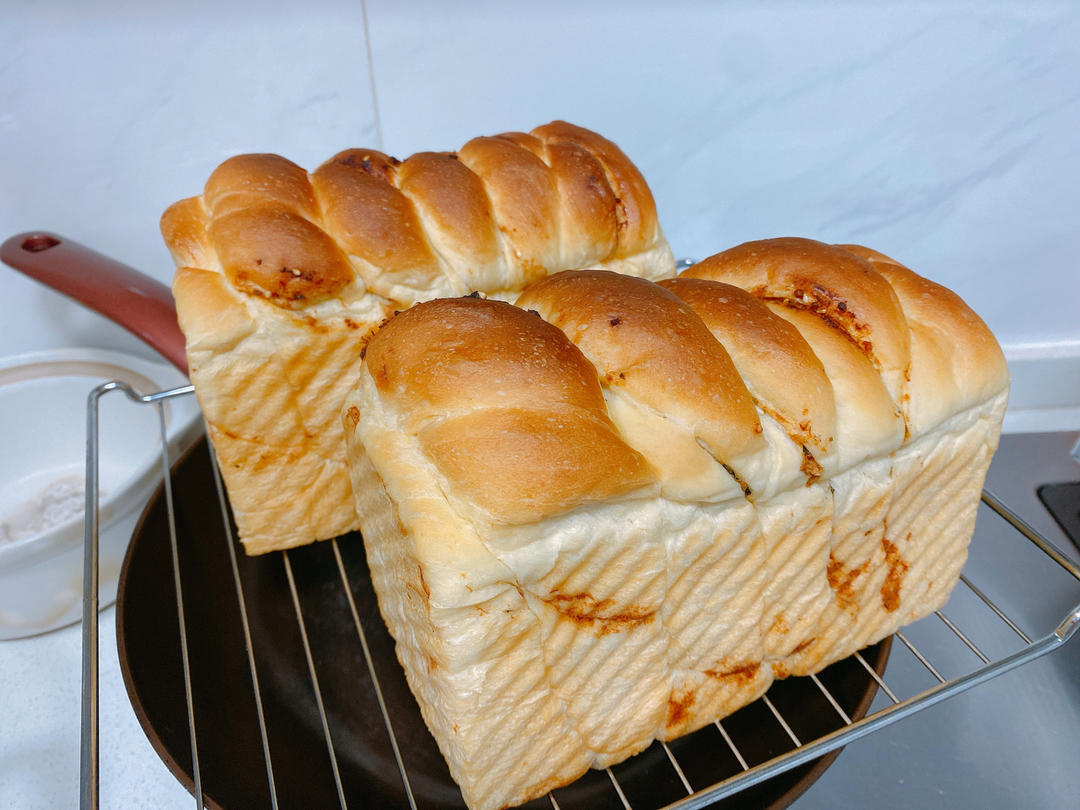 咸蛋黄肉松吐司｜超好吃｜超满足