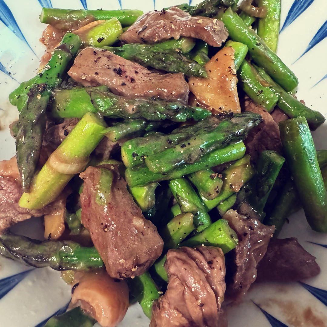 黑椒牛肉炒芦笋