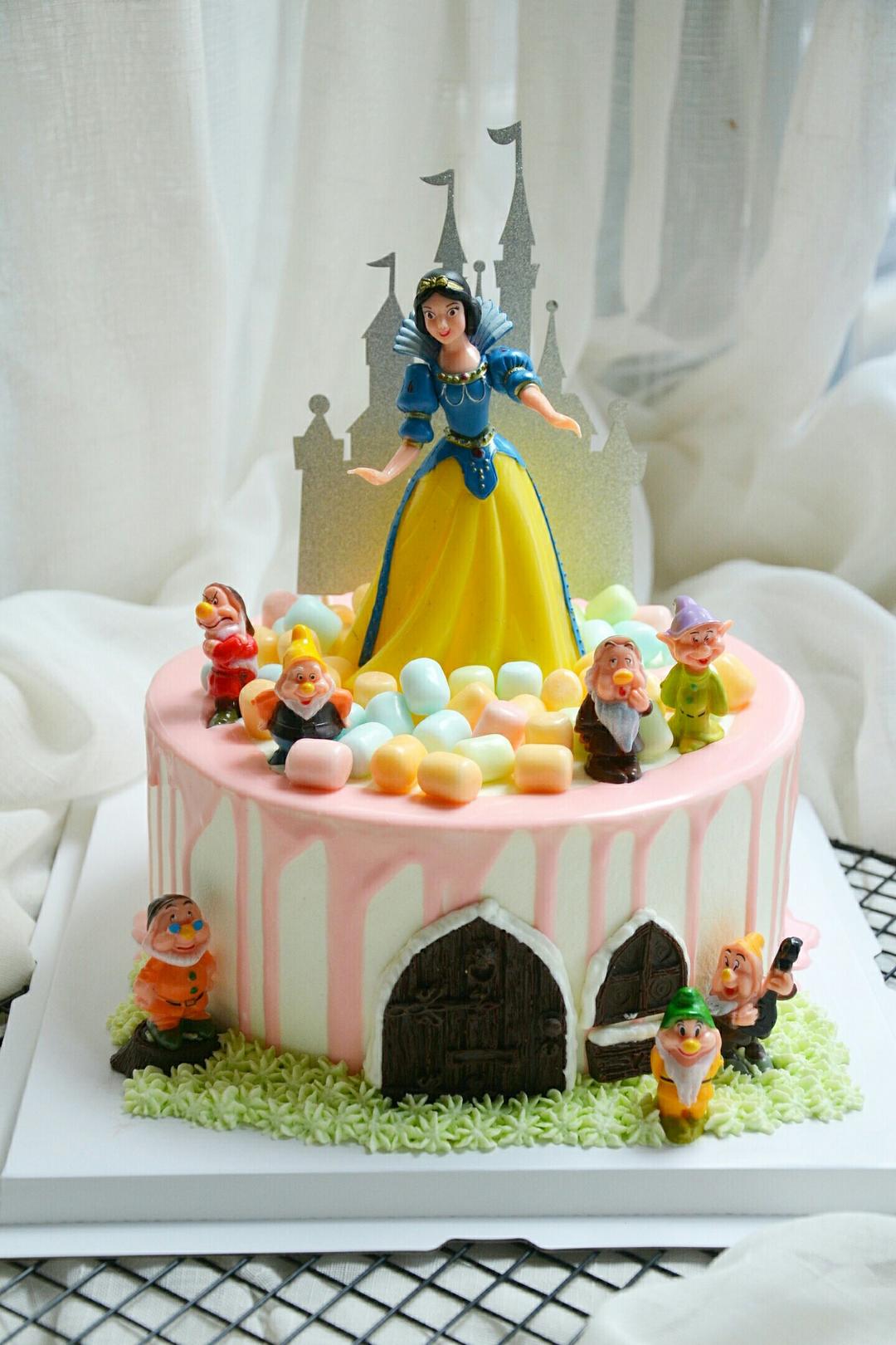 黄蔓做的白雪公主生日蛋糕
