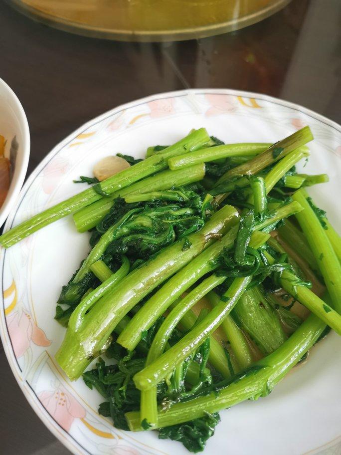 清炒茼蒿