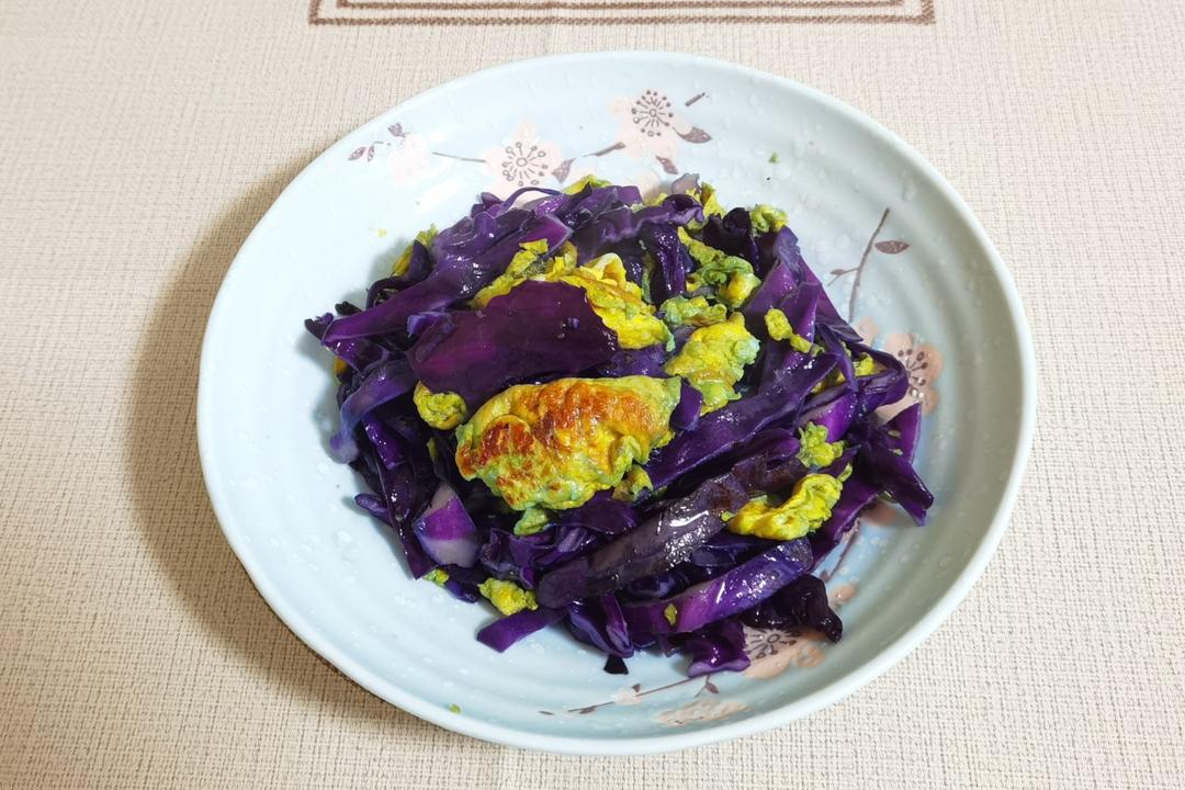 紫甘蓝炒鸡蛋