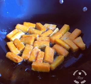 好吃到舔盘的咸蛋黄焗南瓜的做法 步骤2