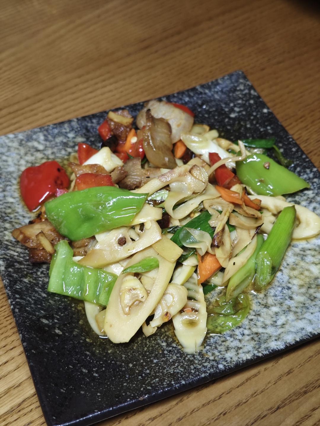 吃出春天，新鲜春笋炒腊肉（附新鲜笋片麻口苦涩处理方法）