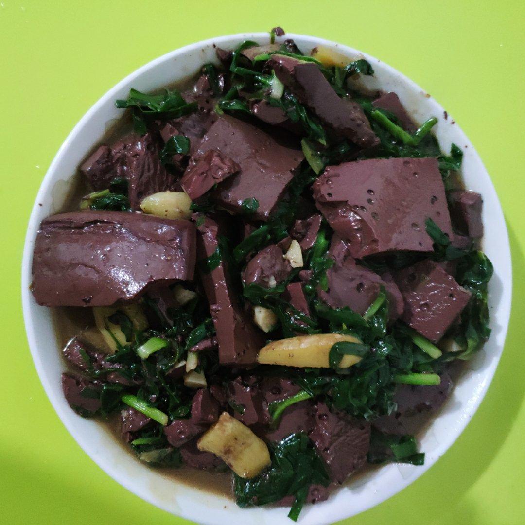 家常韭菜炒猪血