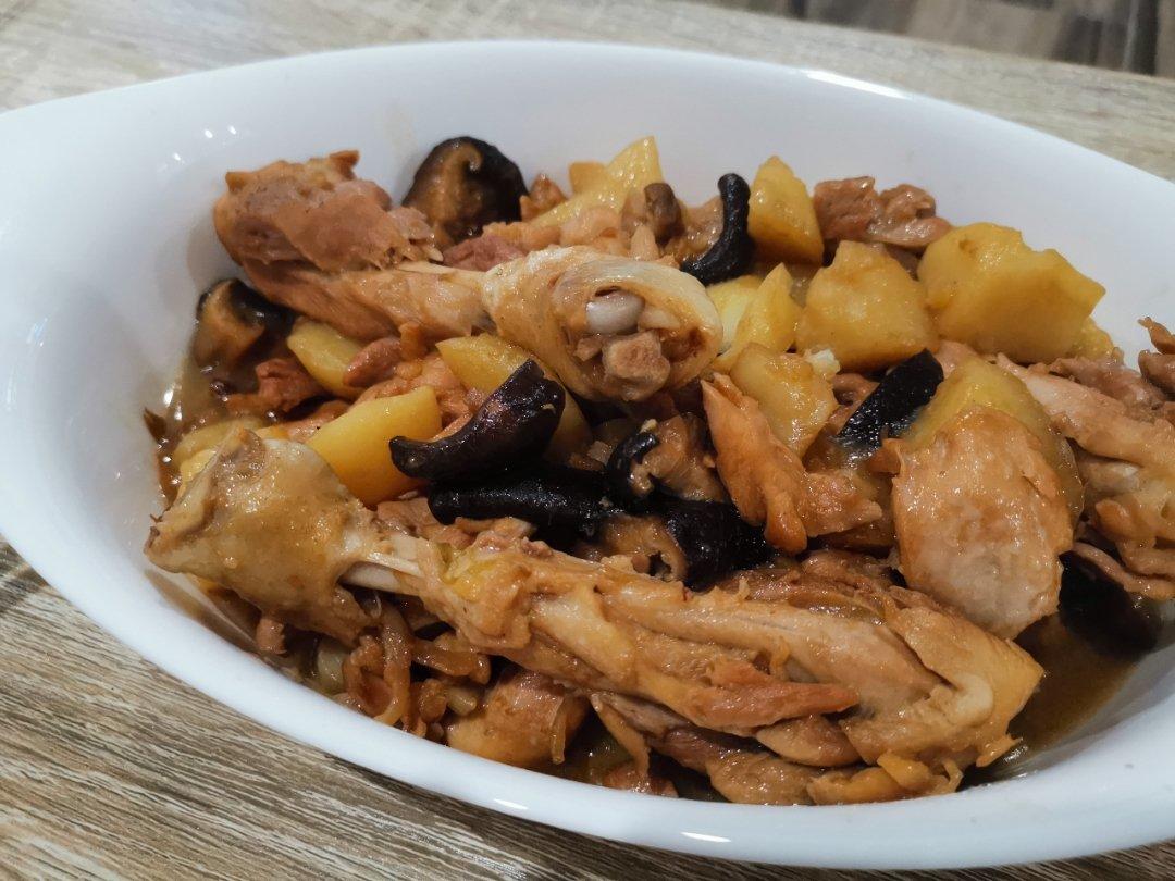 超级下饭土豆香菇炖鸡腿