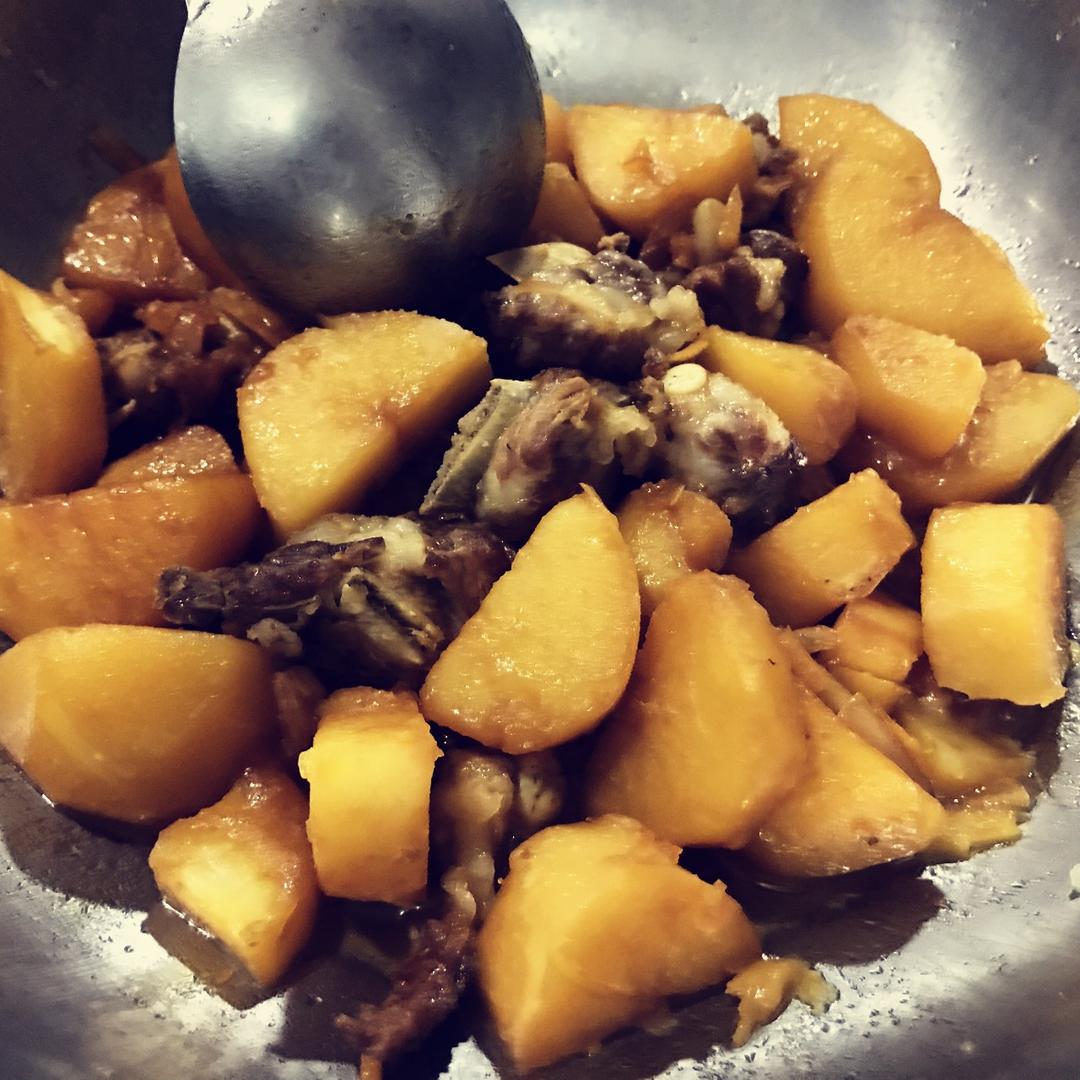 土豆烧排骨