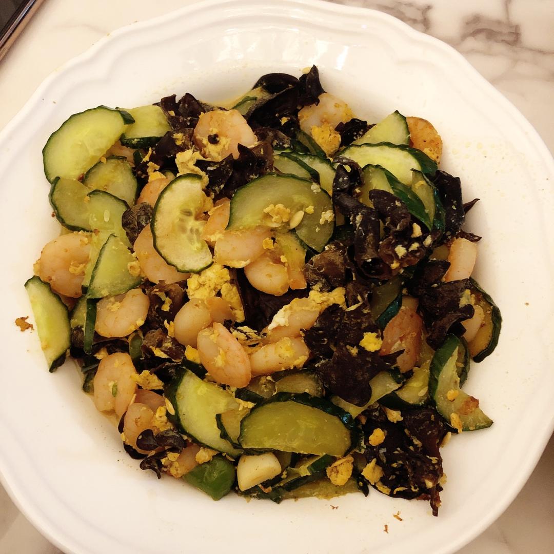 黄瓜炒鸡蛋虾仁基础版简单版