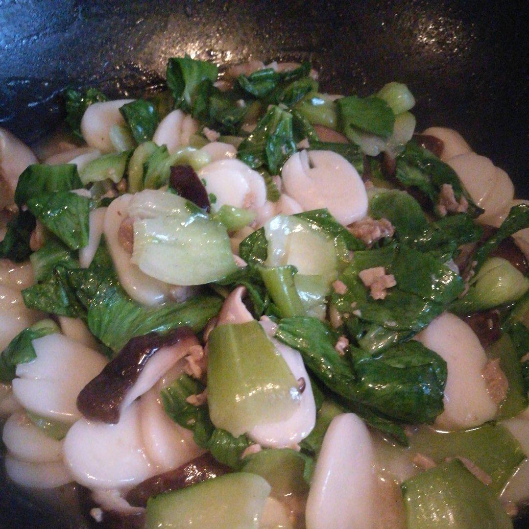 家的味道：青菜肉丝年糕汤