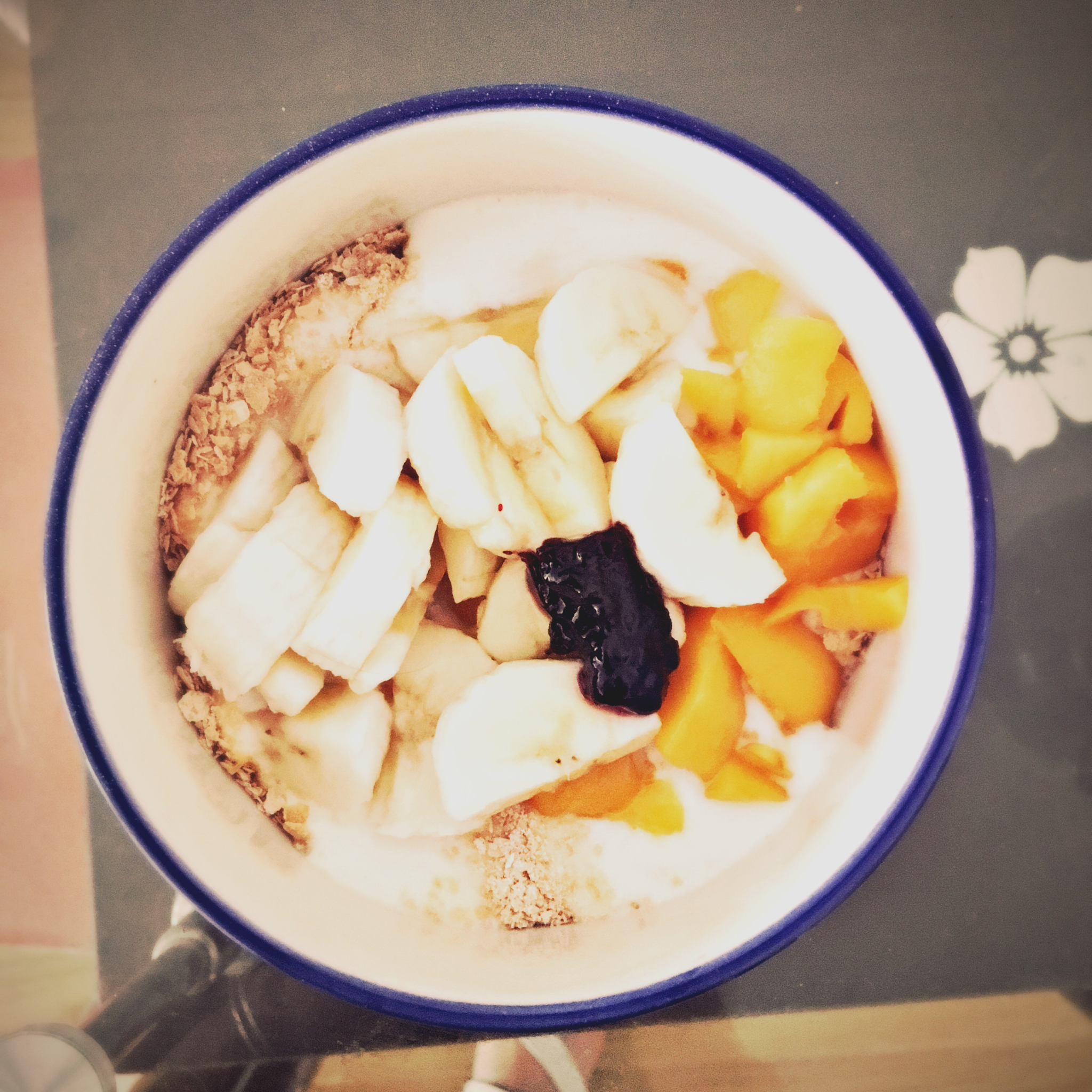 超简单的营养早餐--酸奶麦片