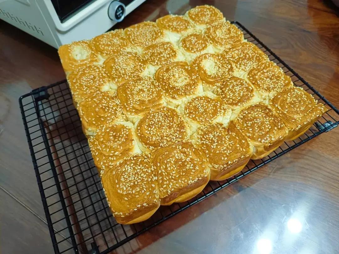 手揉蜂蜜脆底小面包