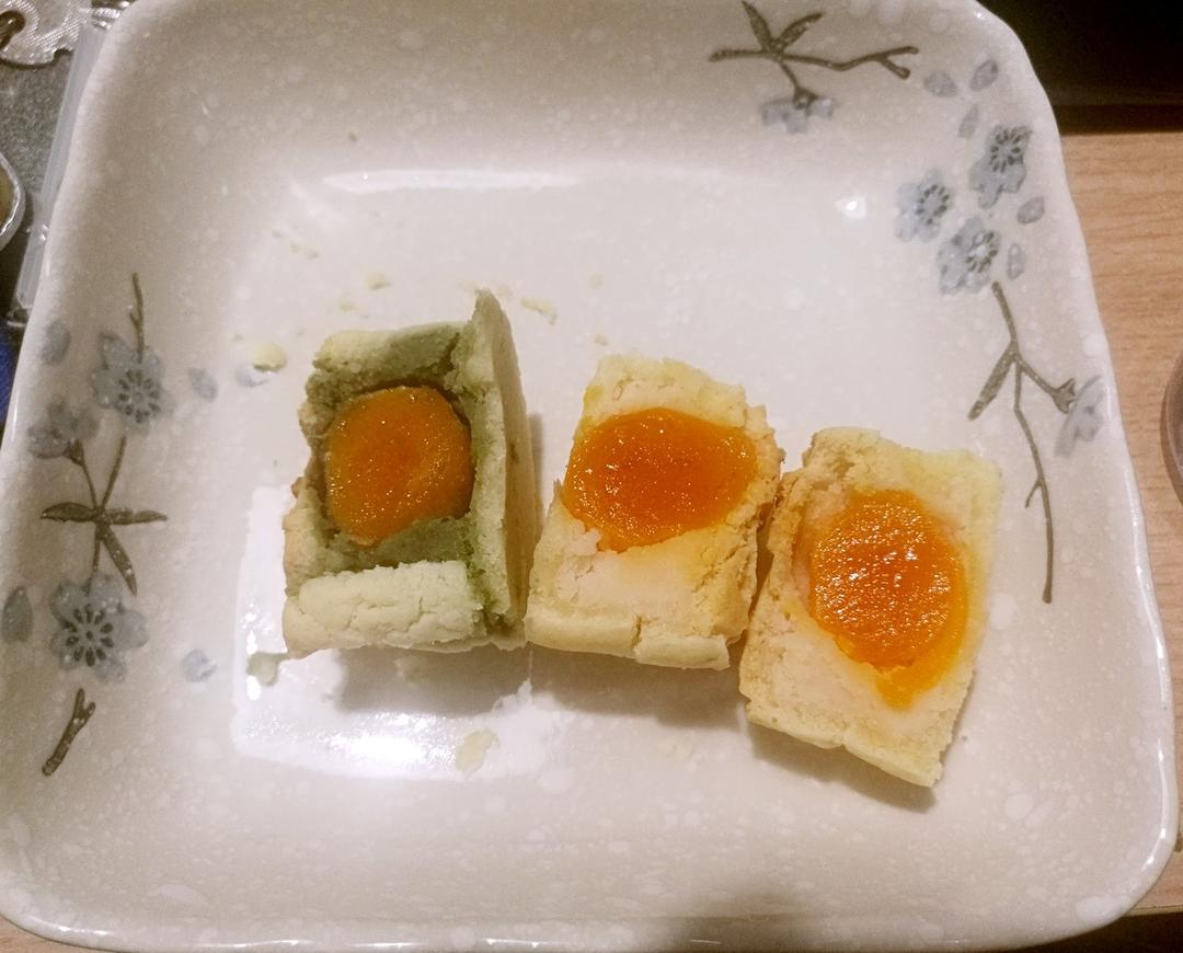 红莲蓉奶油皮月饼
