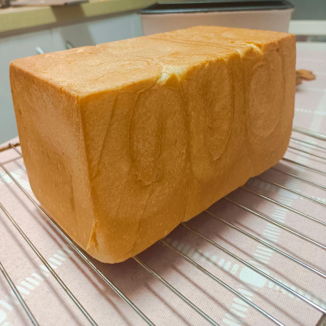 吐司方包，女儿说和来自台湾的爸爸糖一样好看好吃。零失败（是指我个人制作没有失败过）。