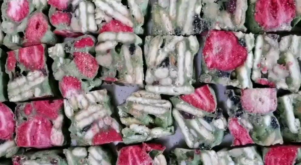 一次成功❗️抹茶草莓雪花酥～爆好吃的网红小零食！