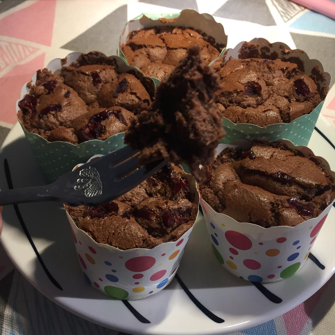 可可蔓越莓棉花纸杯蛋糕（跟新手的我一起学烘培）