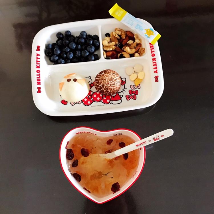 超养颜的桃胶美容炖品（皂角米，雪燕，银耳）
