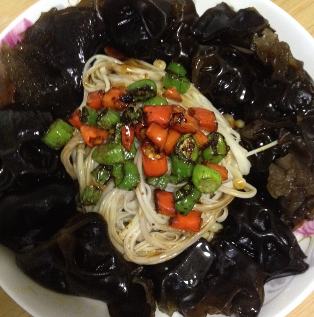 凉拌木耳金针菇
