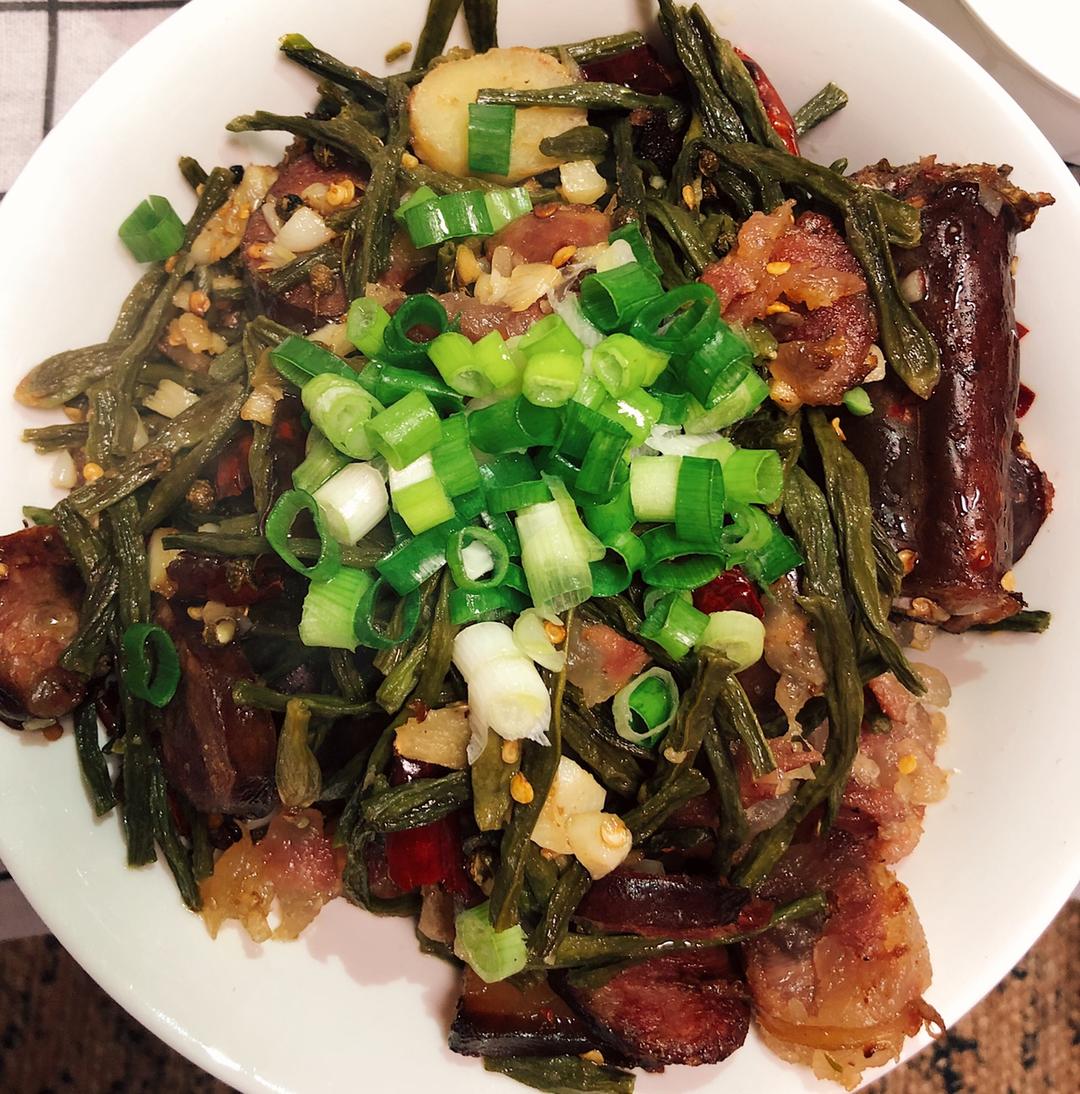厨师长教你一道年菜：“腊味合蒸”的家乡做法，很有家的味道