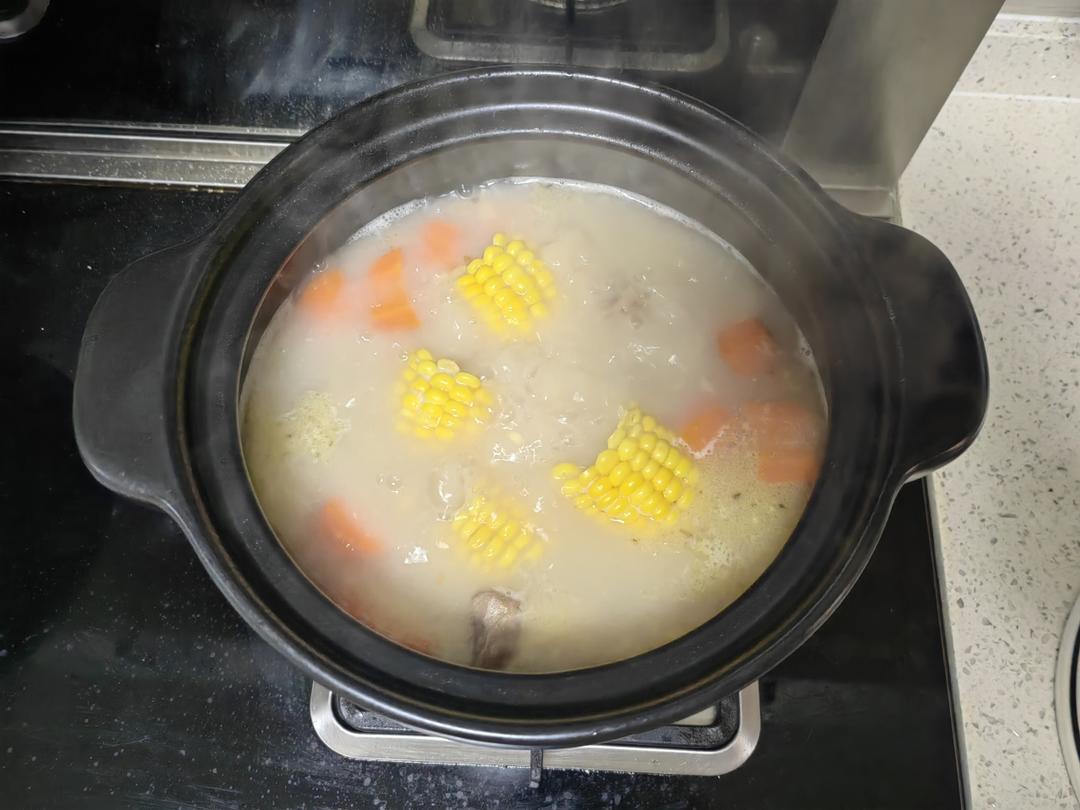 连吃三碗的玉米山药排骨汤
