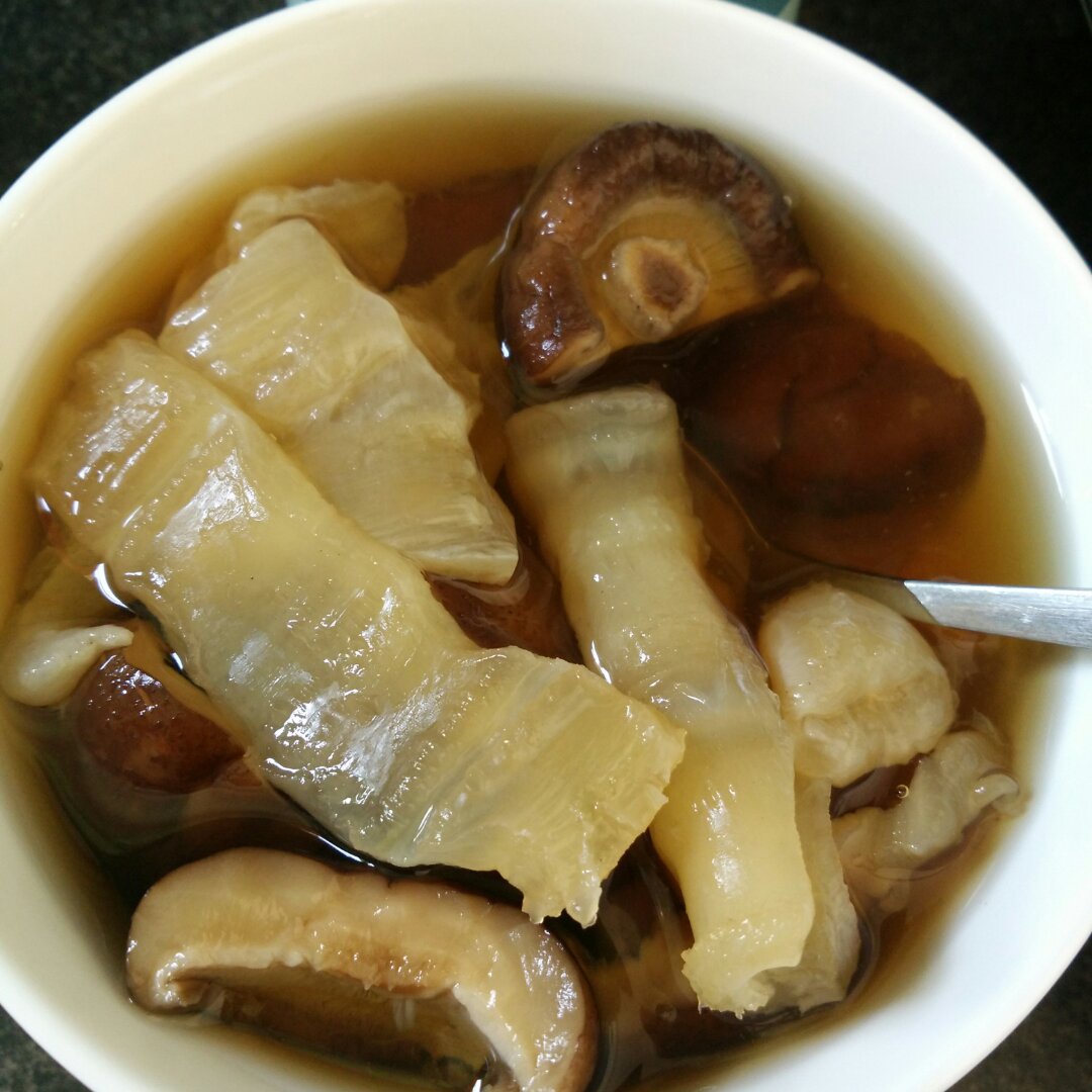 鱼胶炖蘑菇
