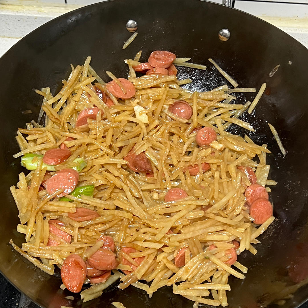土豆丝火腿肠的做法