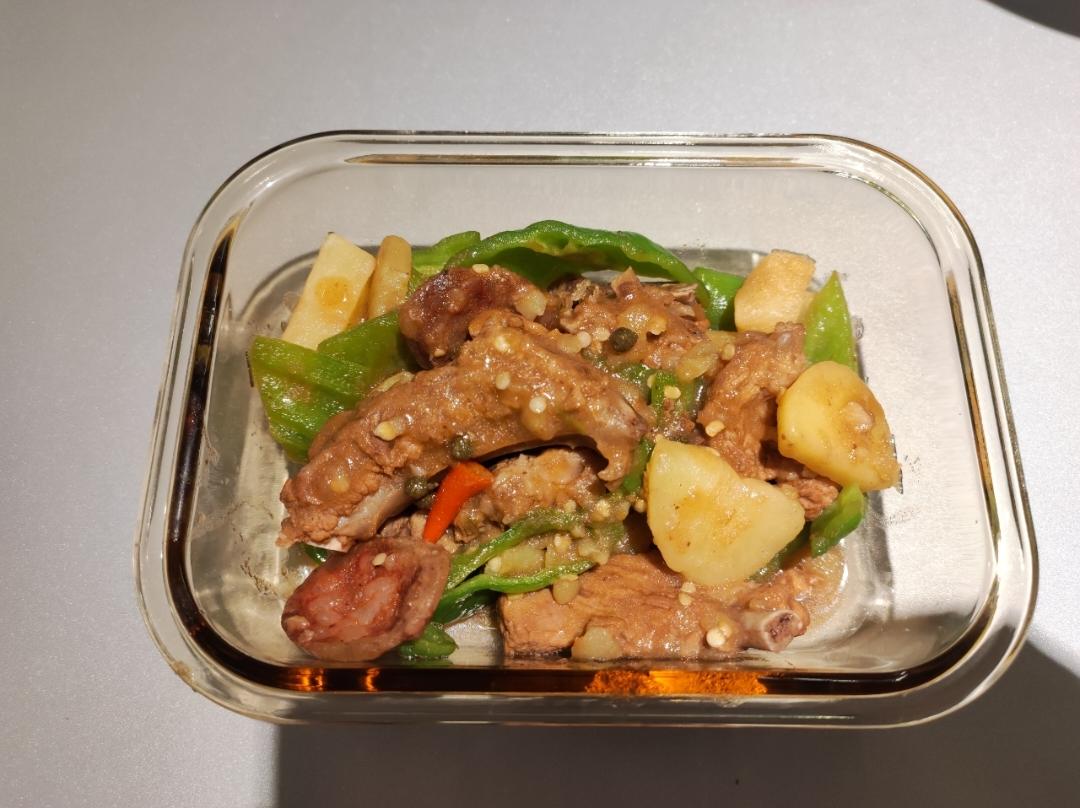今日菜谱：土豆排骨