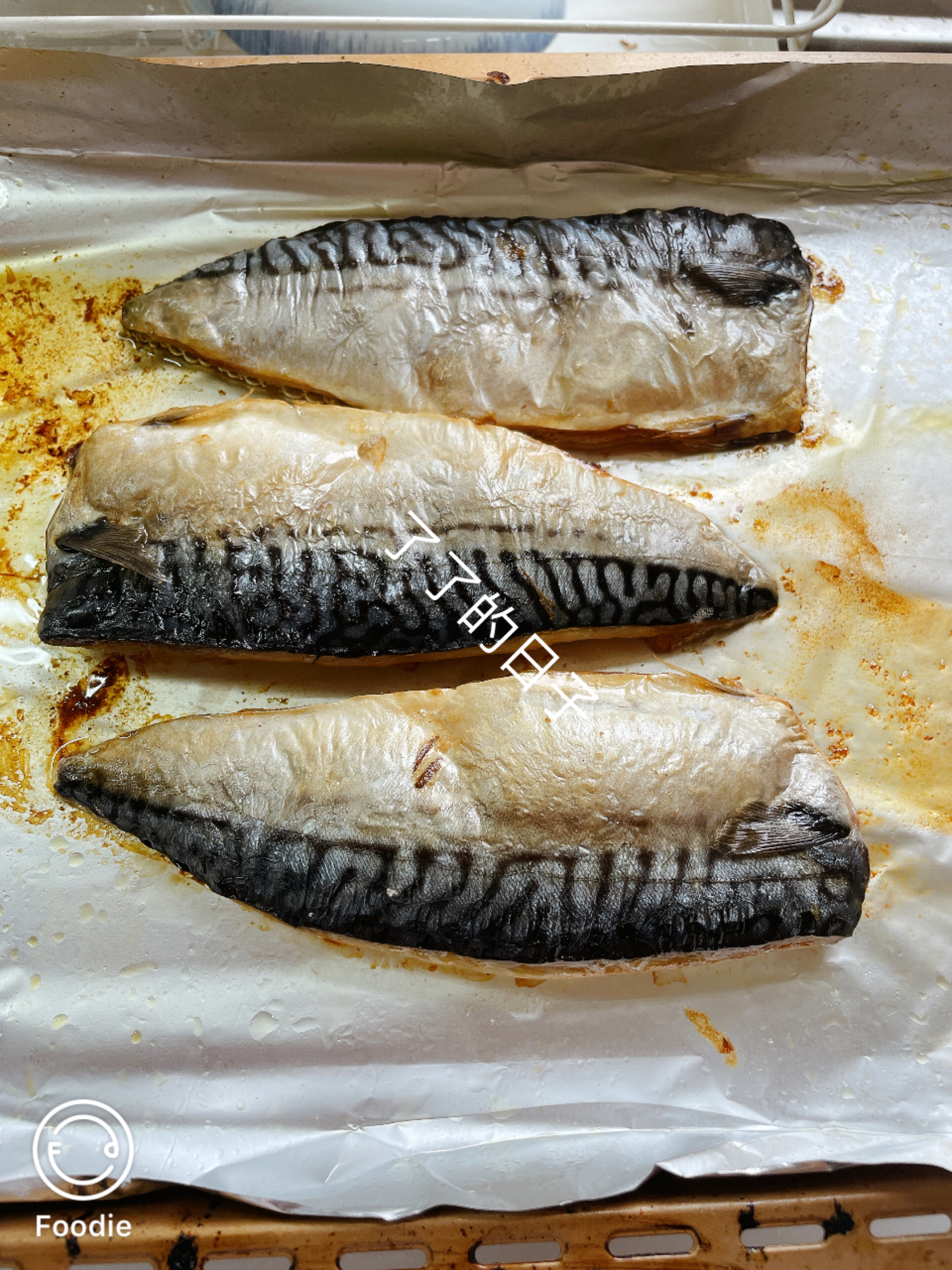 盐烤青花鱼～～最普通的日式烤鱼的做法 步骤4