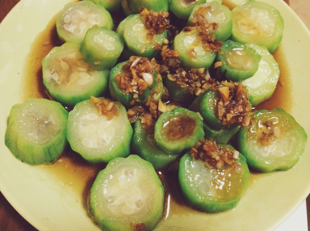 只需要五分钟就可以的美味蒜蓉蒸丝瓜
