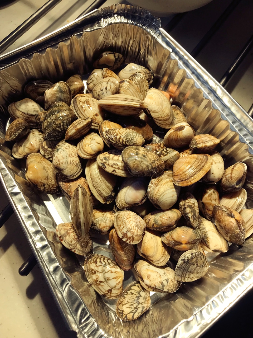 锡纸蛤蜊粉丝金针菇的做法 步骤1