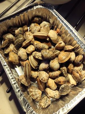 锡纸蛤蜊粉丝金针菇的做法 步骤1
