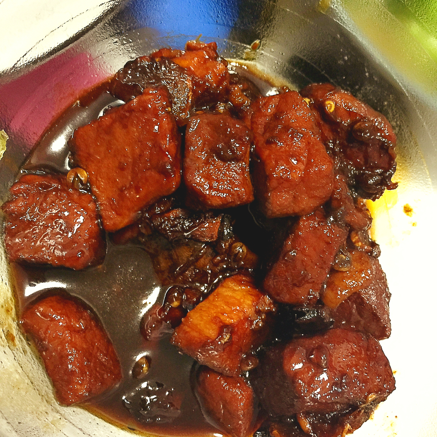 吃着碗里望着锅里的红烧肉