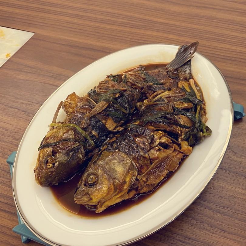 葱烧鲫鱼（附煎鱼不破皮的小巧门）