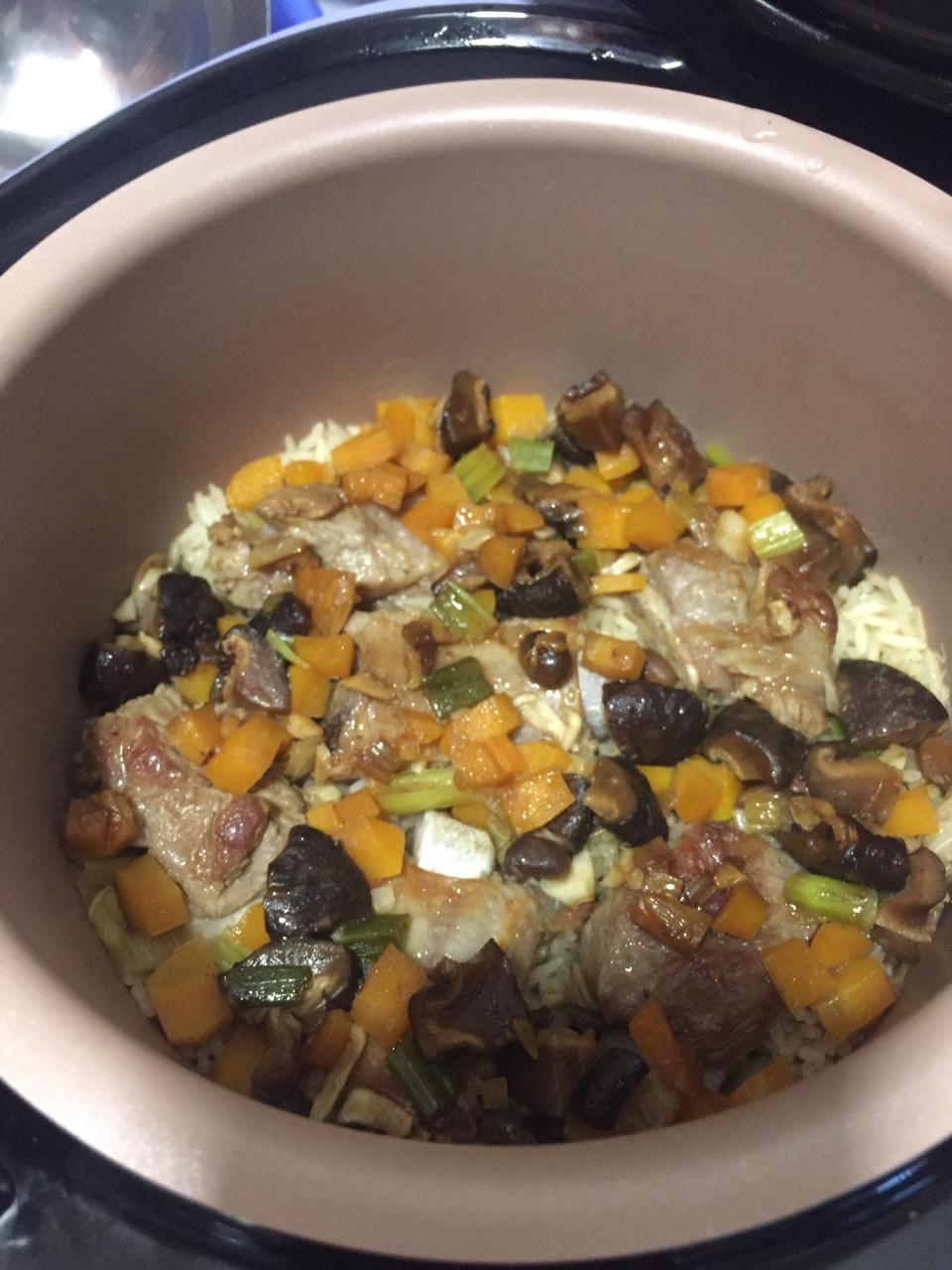 喷香排骨焖饭（爆好吃）