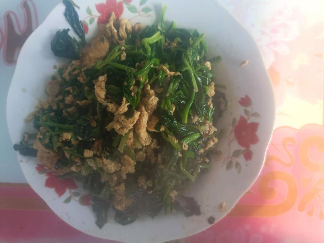 菠菜炒鸡蛋