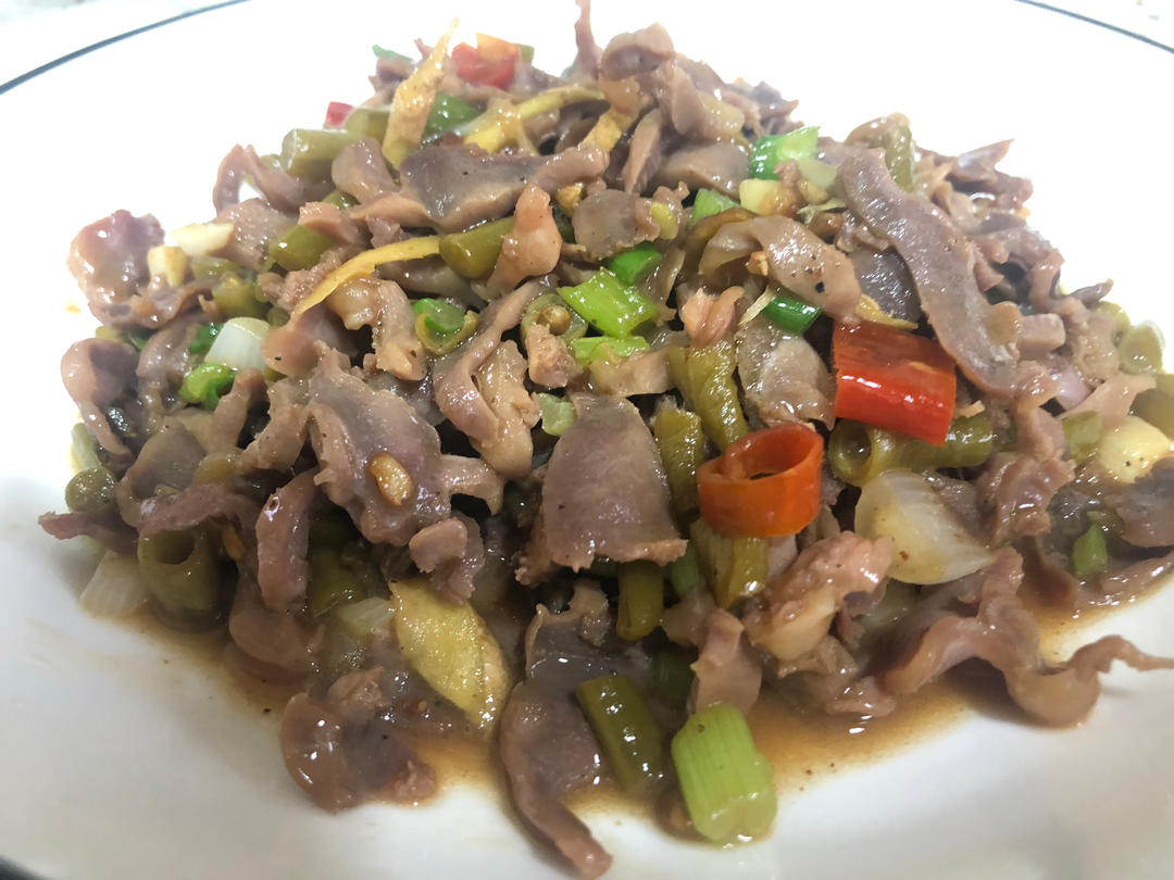 一看就会的酸豆角炒鸡菌