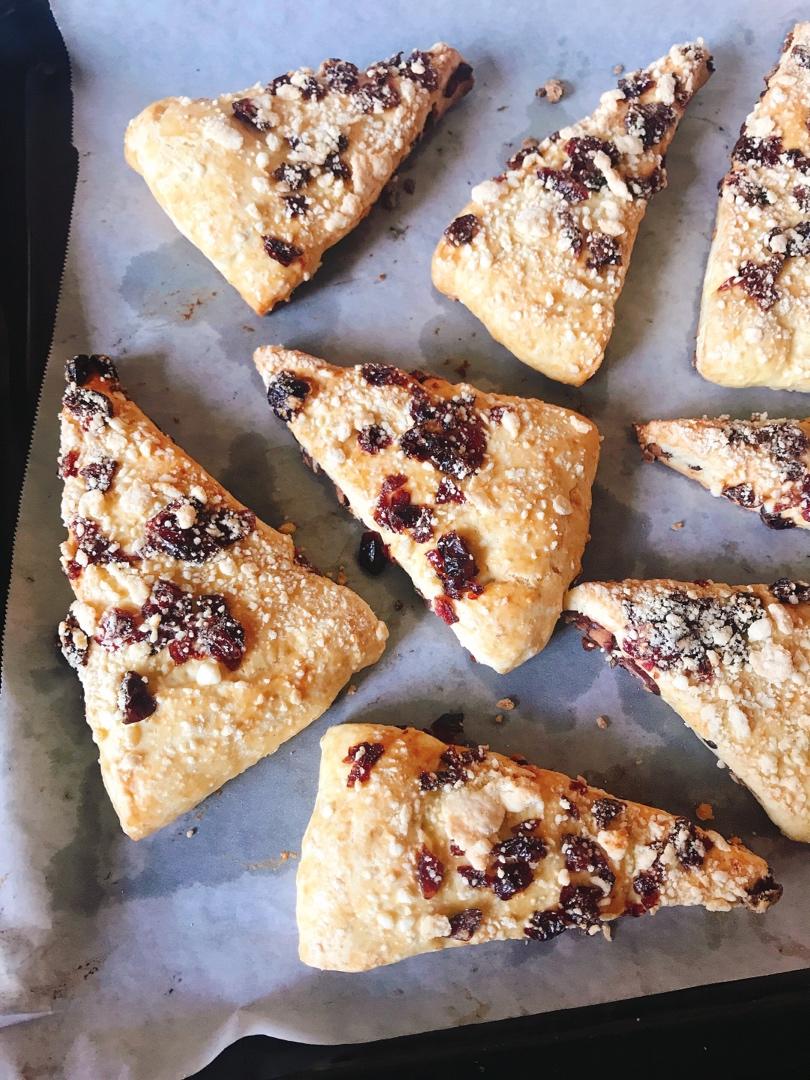 满屋飘香，口口都是满足——酥松香甜的蔓越莓蜜豆司康