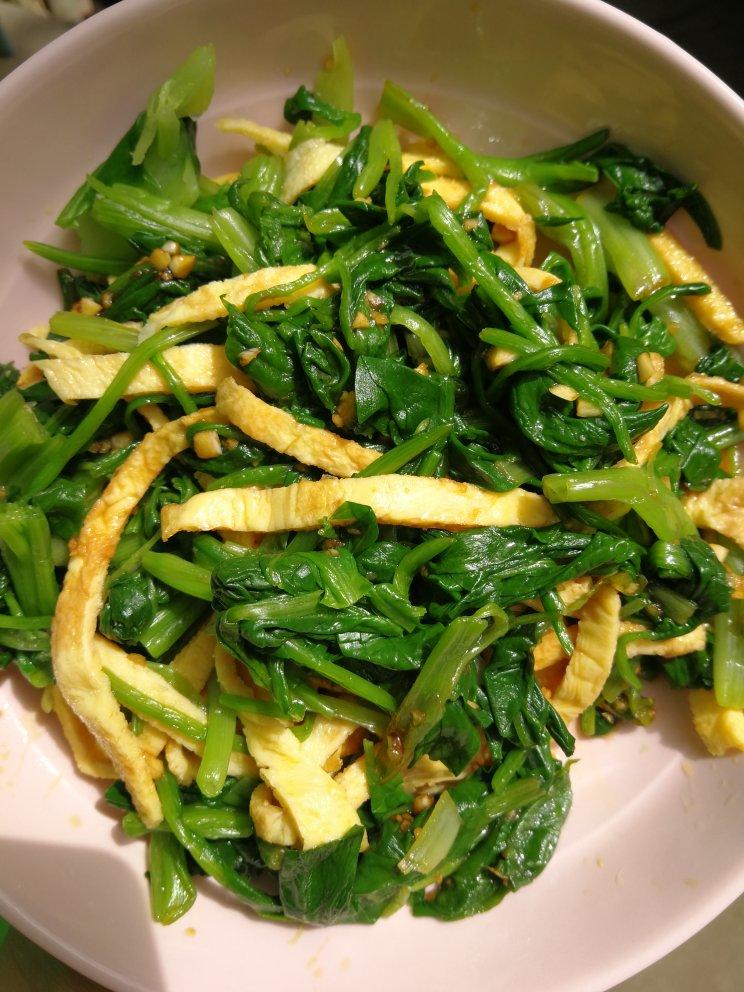 堂妈小厨——鸡蛋皮拌菠菜