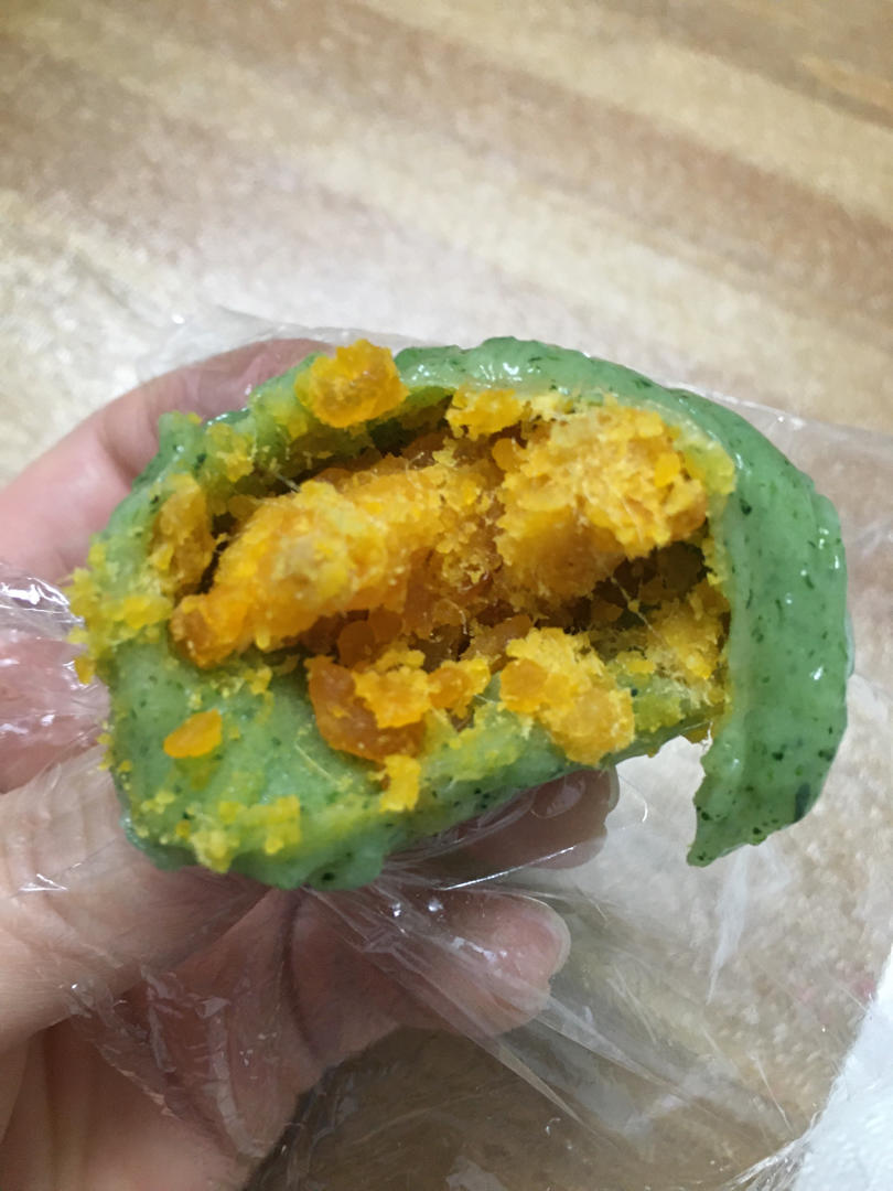 蛋黄肉松青团（菠菜泥版）