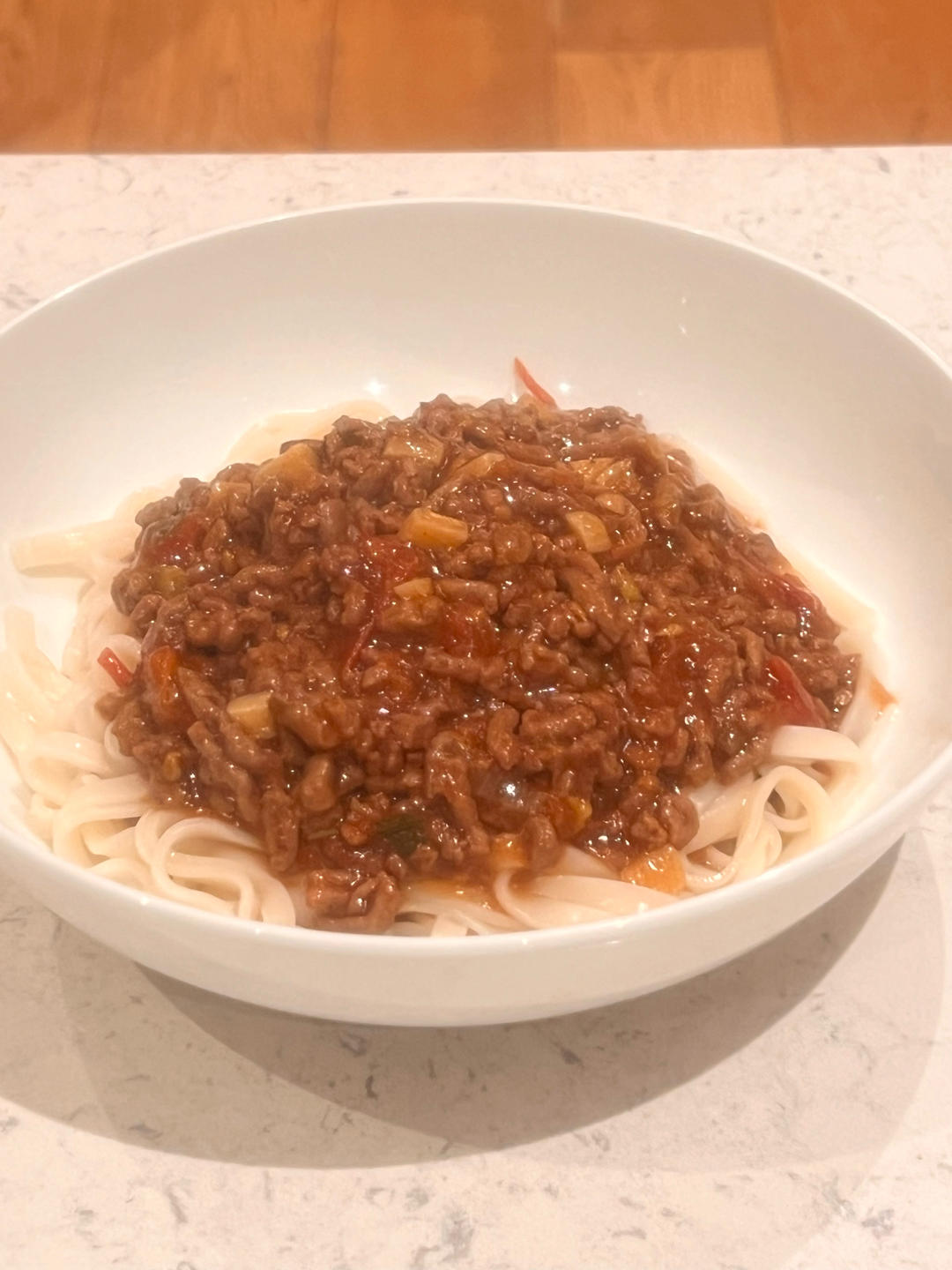 一碗根本不够的番茄肉酱面