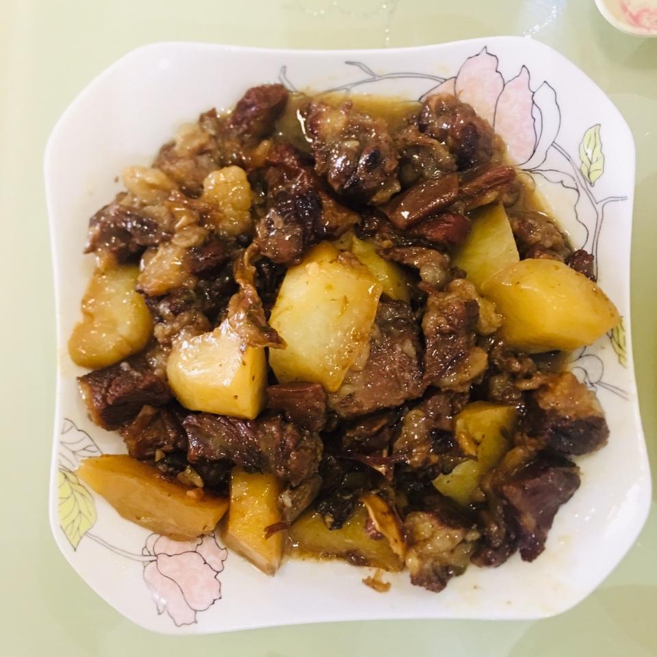 清炖鲫鱼汤 三个关键步骤让你轻松炖出汤浓味鲜色白似奶的鲫鱼汤