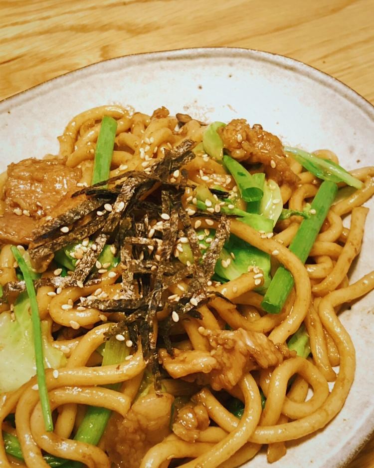 猪肉包菜炒乌冬