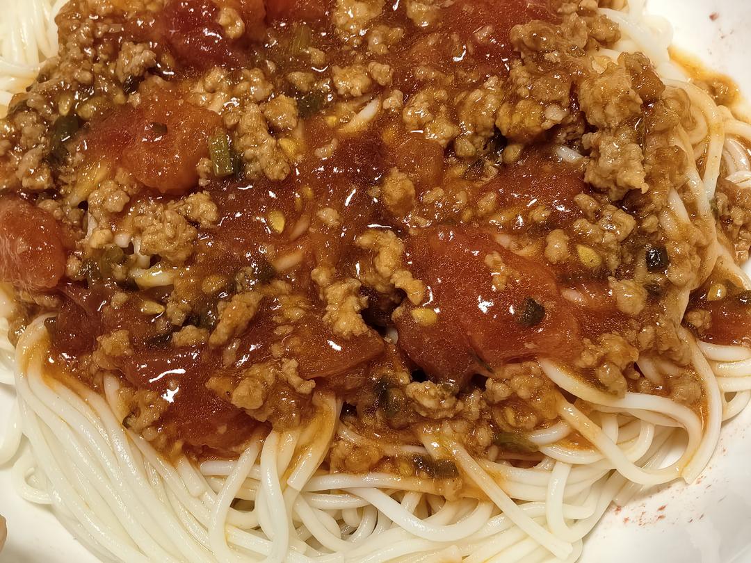 酱香浓郁！好吃到舔盘番茄肉酱面